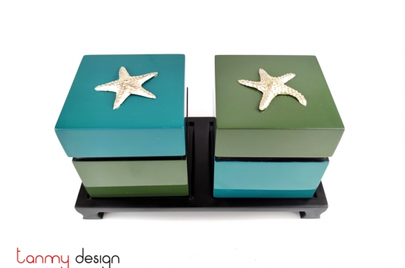 Set of 2 blue/green square boxes 10cm attached with starfish included with stand